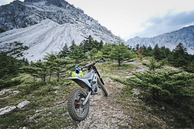 Dirt bike hill climb: Antelopower Tops Lijiang Slope Ahead of Gas Bikes